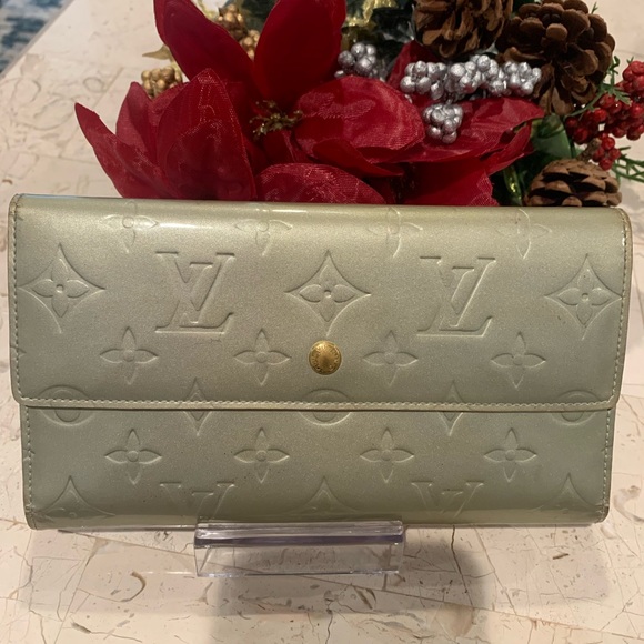 Authentic Louis Vuitton Vernis Sarah International Wallet - Picture 10 of 14